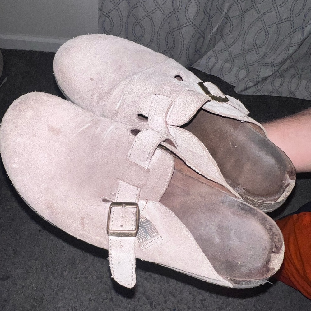 Beige Clogs- white mountain- well loved